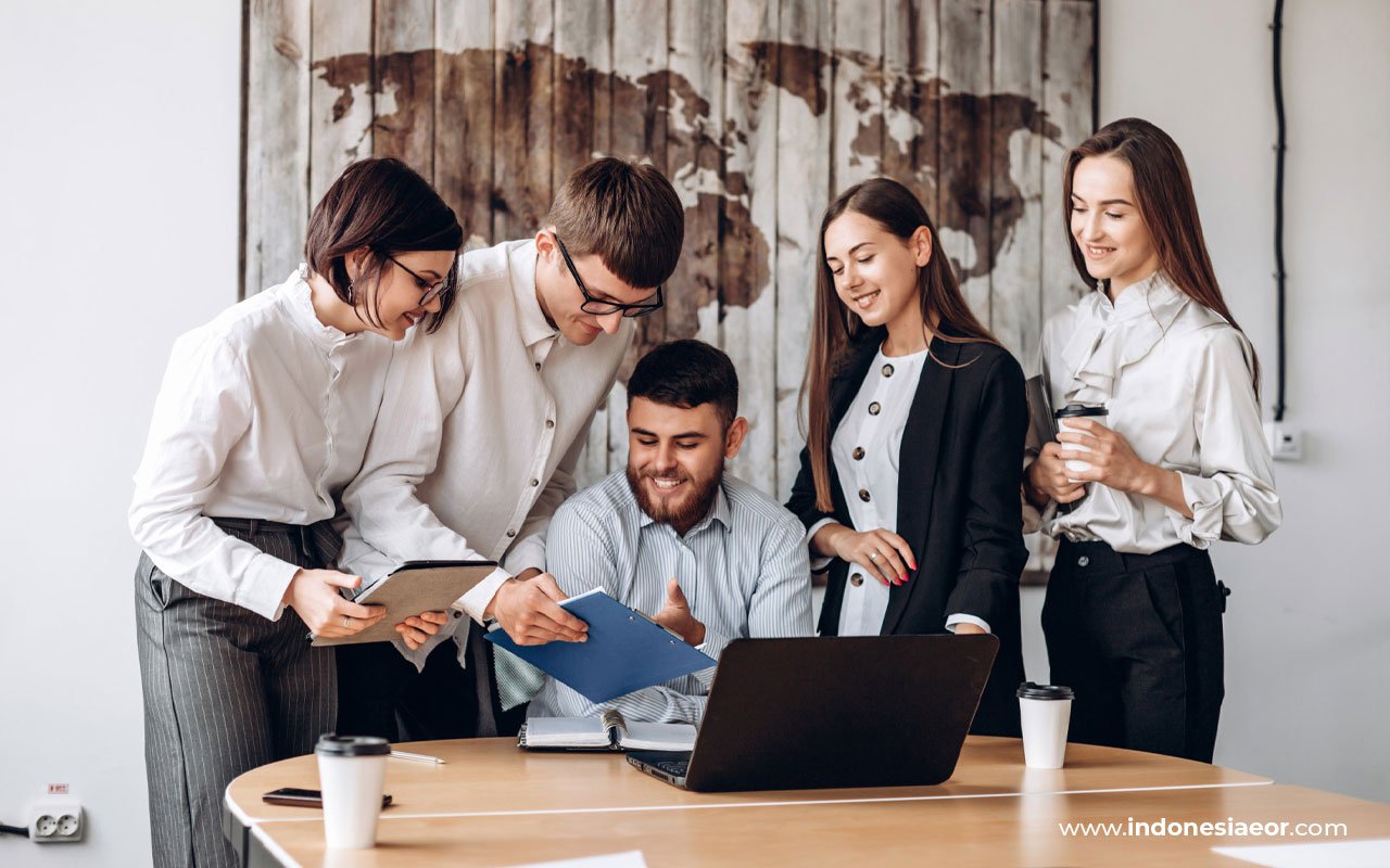 Team collaboration and efficient payroll management support for businesses in Indonesia